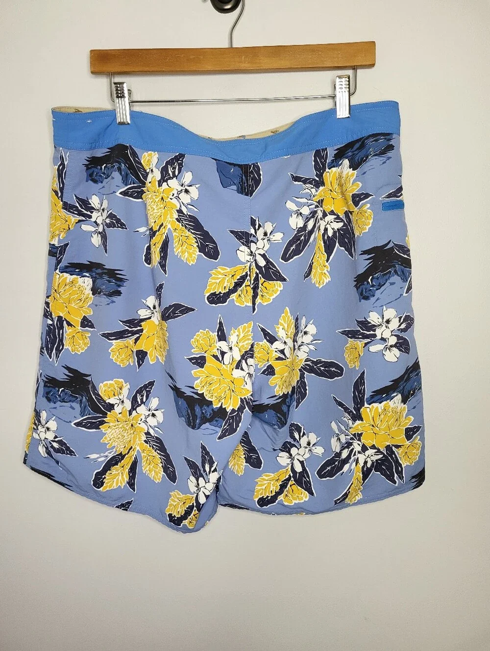 Patagonia Stretch Planing Floral Board Shorts Blue Yellow Mens 35 Surf Swim